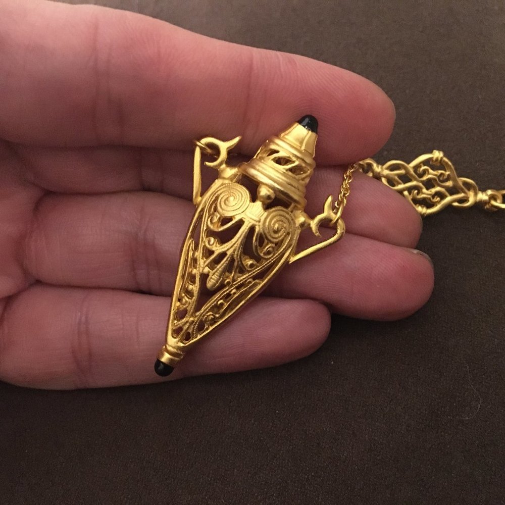 Vintage Pendant &  Necklace Urn Ornate Open Work Gold Women's Jewelry 1980's - Picture 7 of 10
